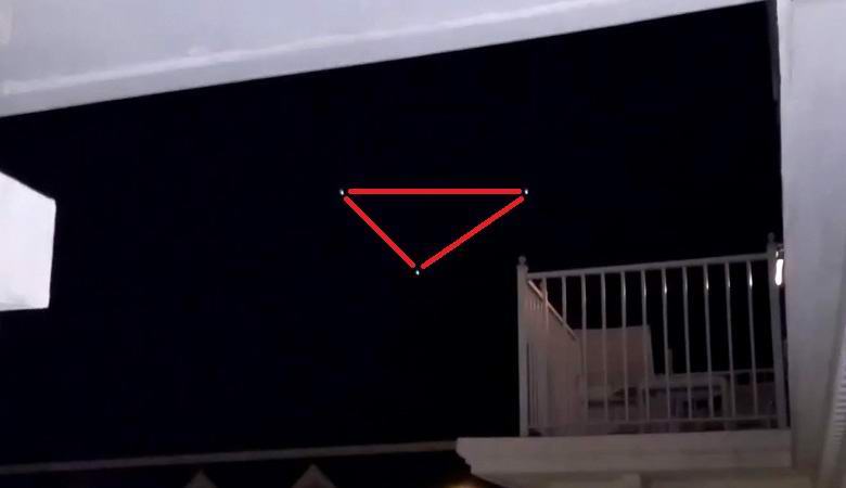 Un grand OVNI triangulaire a survolé le New Jersey
