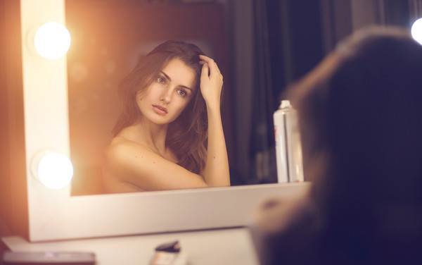que se passera-t-il si vous vous regardez dans le miroir pendant longtemps 