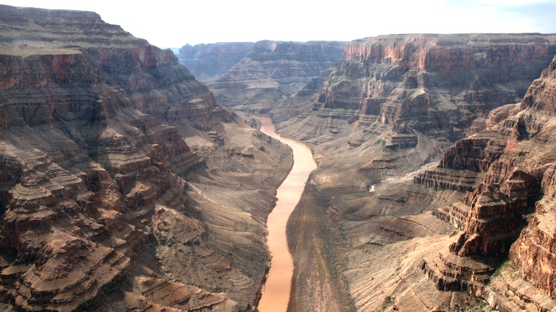 Deux OVNIS ont survolé le Grand Canyon des États-Unis