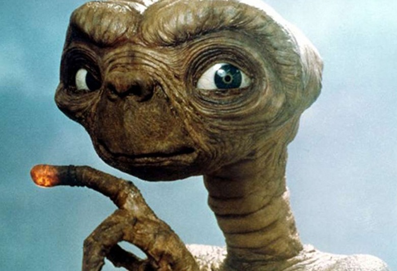 La photographie avec un extraterrestre hante toujours les ufologues