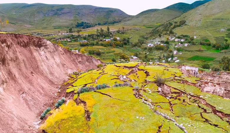 Des fissures géantes ont détruit la ville péruvienne