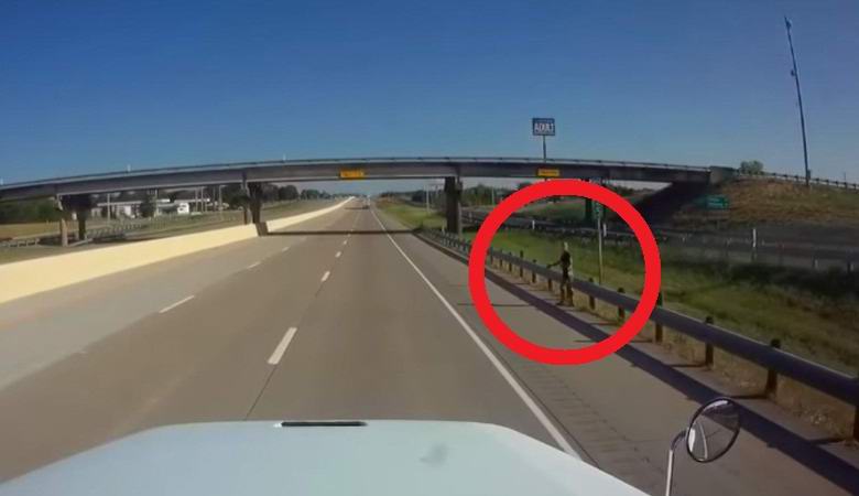 Une créature humanoïde d'origine inconnue est montée sur un magnétoscope au Texas
