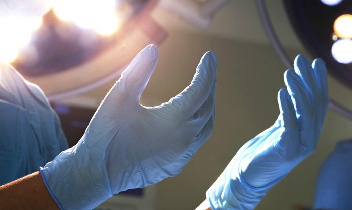 Des ciseaux chirurgicaux sont restés dans l'abdomen pendant 18 ans