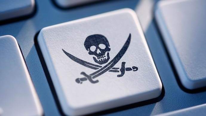 Un pirate Internet contraint de jouer dans une vidéo anti-piratage