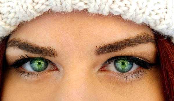  se gratter les yeux à gauche  