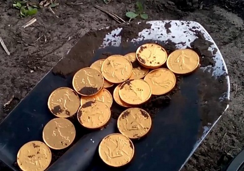 Un trésor de pièces d'or découvert en Géorgie lors d'un enterrement