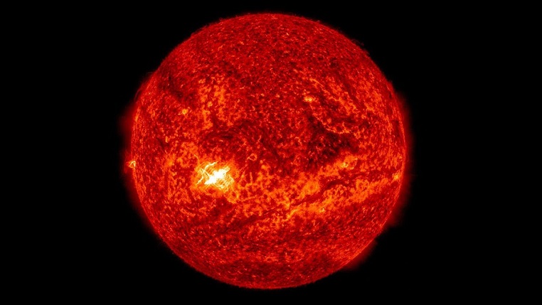 Un grand OVNI a caché le soleil (VIDEO)