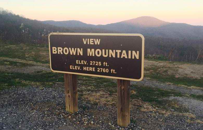 Les lumières légendaires sur le mont Brown ont frappé la vidéo
