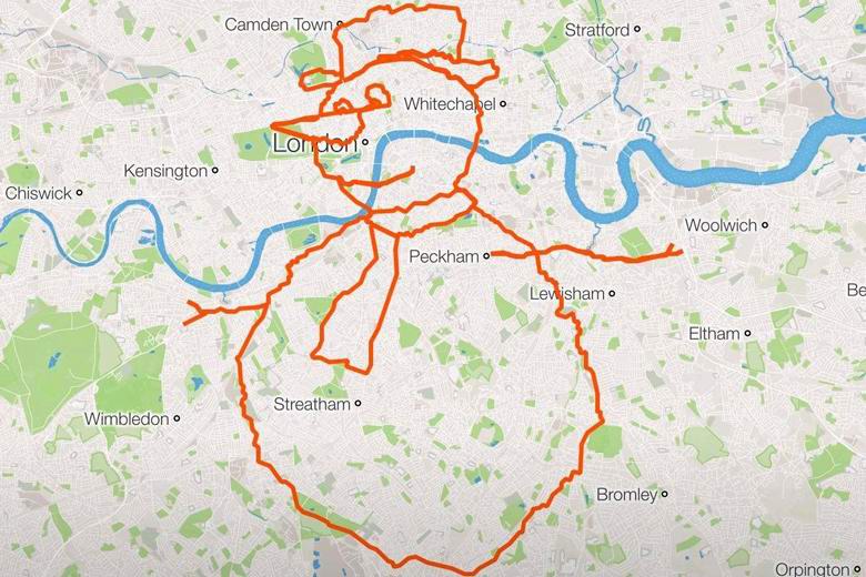 Un Londonien en l'honneur de Noël a peint un bonhomme de neige de 142 kilomètres