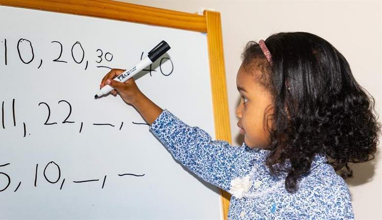 Bébé reconnu comme l'une des personnes les plus intelligentes du Royaume-Uni