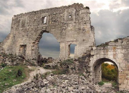 Mangup - une forteresse créée par la nature