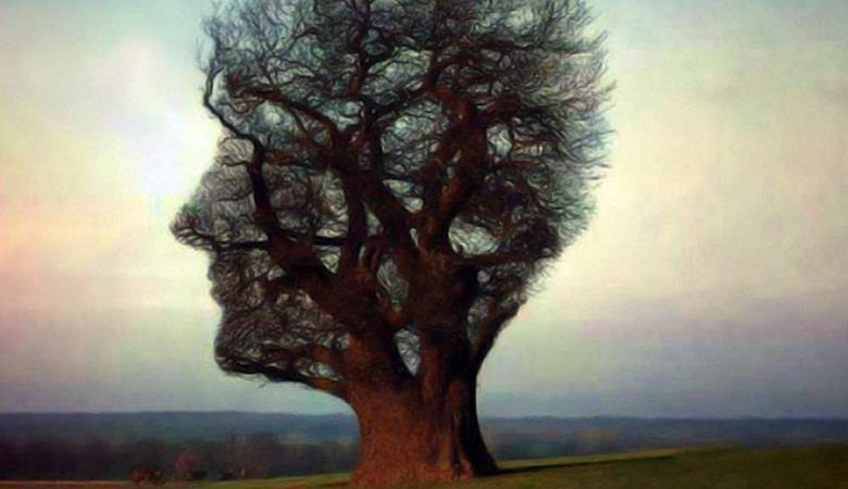 L'arbre mystique a pris la forme d'une femme morte