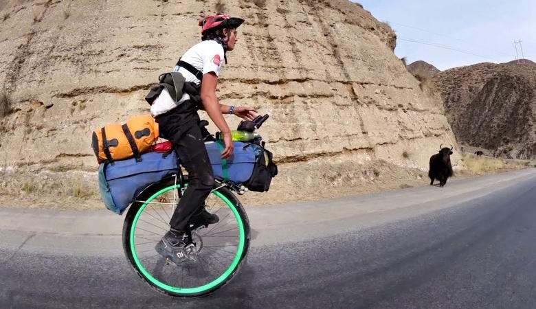 Un homme en 40 mois a parcouru le monde entier sur un monocycle
