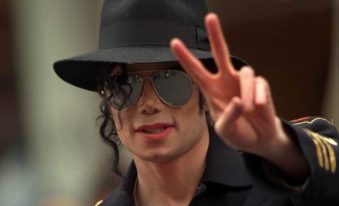 Sur la photo, les filles de Michael Jackson ont découvert le fantôme de son père