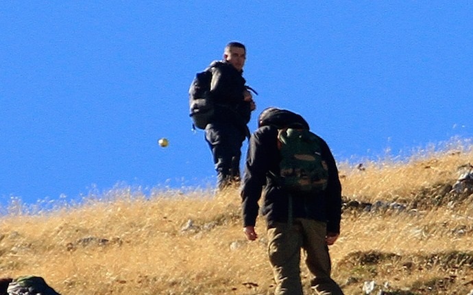 Sur une montagne au Kosovo, un OVNI sphérique a été photographié