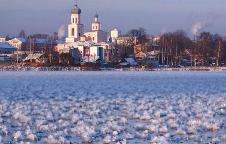 Sur le lac Valdai a fleuri