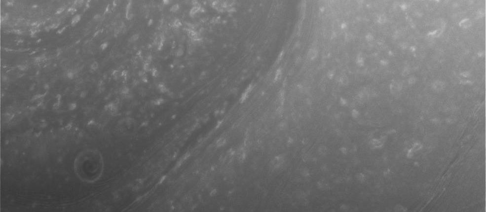 Le début de la mission finale `` Cassini '' - l'hexagone de Saturne à bout portant 