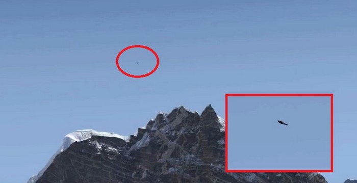 Les OVNIS survolent l'Everest
