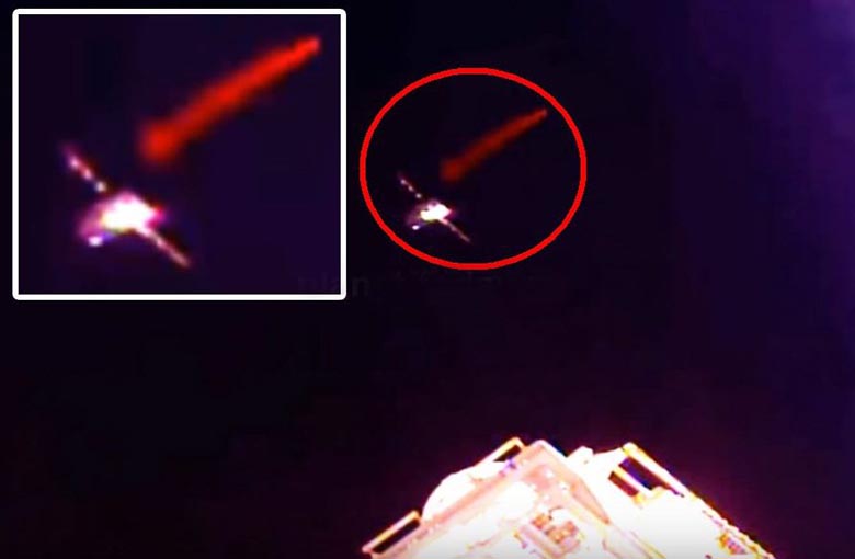 Un OVNI rouge a flashé sur le Dragon lors de l'amarrage à l'ISS
