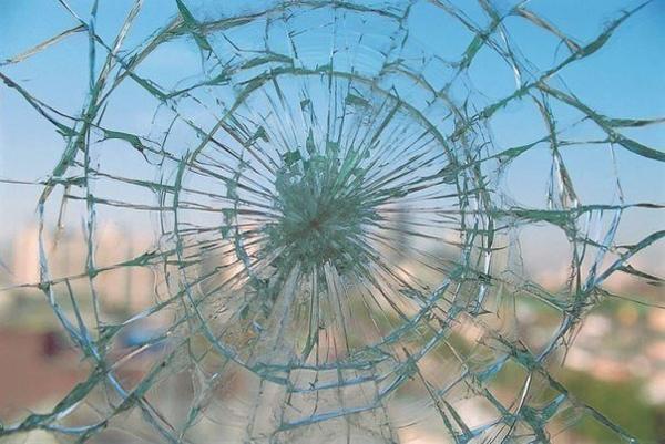 Signes de verre endommagé 