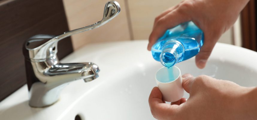 Le bain de bouche peut neutraliser le coronavirus 