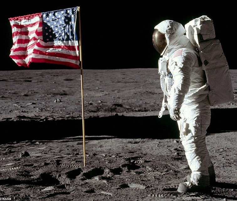 De nouvelles preuves publiées de la présence d'Américains sur la lune.