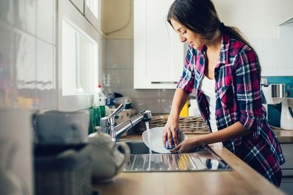 pourquoi vous ne pouvez pas laver la vaisselle lors d'une fête 