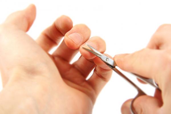 pourquoi tu ne peux pas te couper les ongles la nuit 