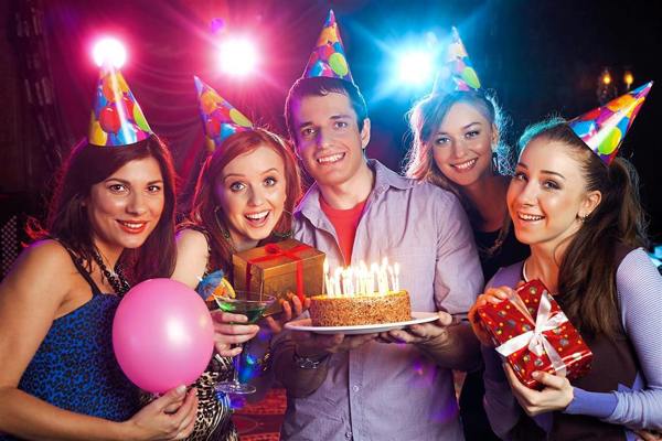 est-il possible de fêter un anniversaire à l'avance 