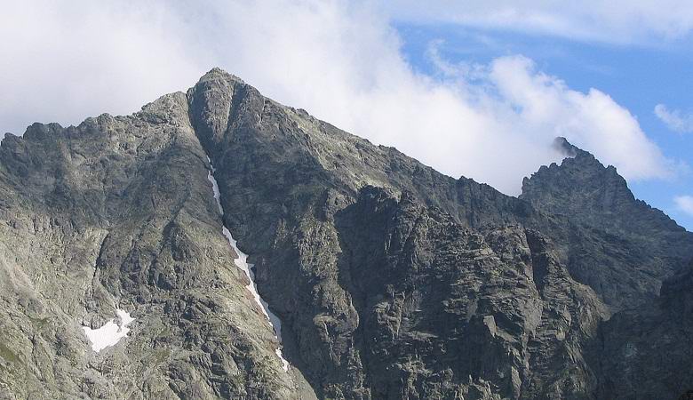 Le Polonais a à peine gravi la plus haute montagne du pays et ... a rencontré un inconnu là-bas