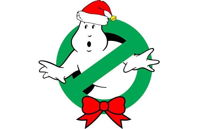 Le fantôme a transformé l'arbre de Noël dans un pub anglais