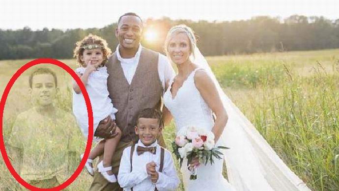 Le fantôme du fils décédé est apparu sur la photo de mariage de sa mère