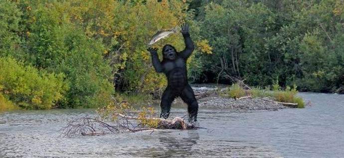 Le pêcheur a filmé un bigfoot dans une vidéo