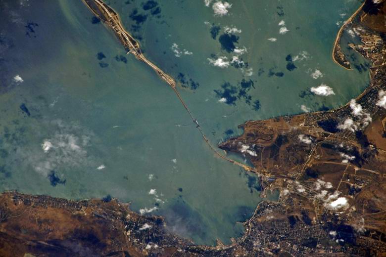 L'astronaute russe a partagé des photos du pont de Crimée