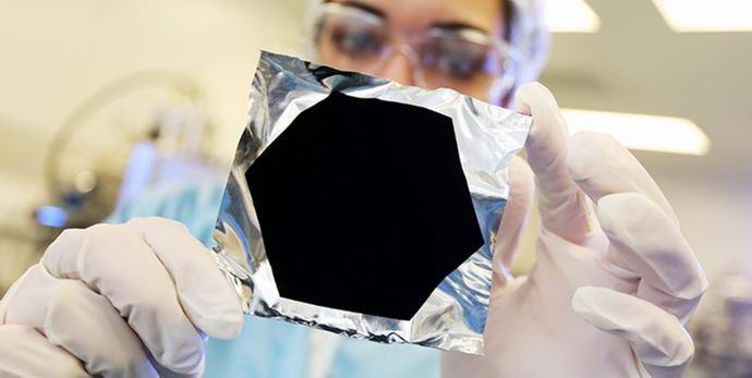 Le matériau le plus noir du monde est devenu encore plus noir