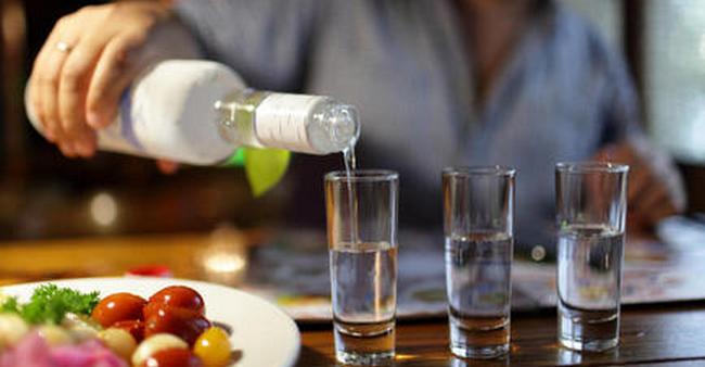 Aujourd'hui, c'est l'anniversaire de la vodka russe