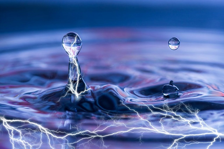 Un générateur a été créé qui tire l'électricité de l'eau.