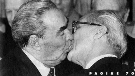 Après chaque réunion, Erich Honecker a pris avec lui un morceau de Leonid Ilyich. Et un peu de cytomégalovirus.