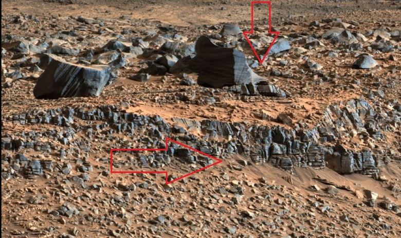Les marches du bâtiment découvertes sur Mars