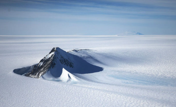 Un volcan mystérieux en Antarctique intéresse la NASA 