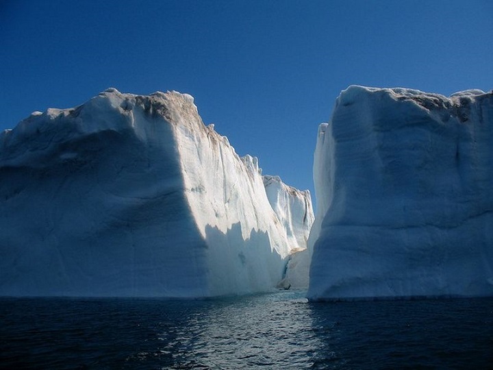 Les scientifiques s'inquiètent de l'apparition d'immenses chutes d'eau au Groenland