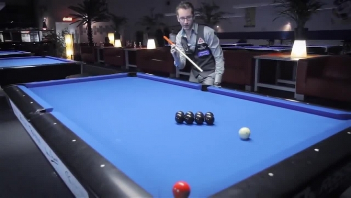Des trucs de billard incroyables, démontrant les possibilités illimitées de l'homme