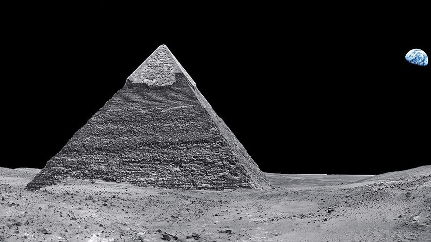Des ufologues ont découvert des tours et des pyramides sur la lune