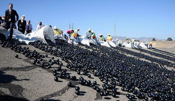 Des millions de balles en plastique sont tombées dans un réservoir américain.