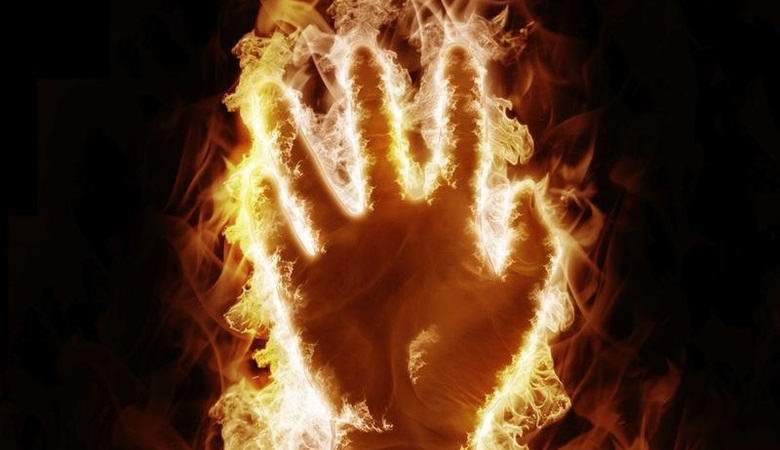 En Angleterre, la combustion spontanée spontanée de l'homme s'est à nouveau produite.