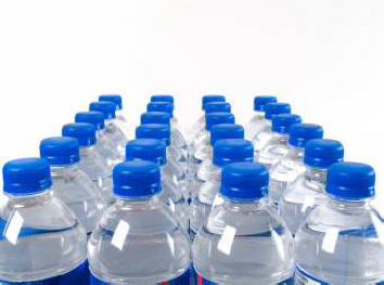 L'eau en bouteille contient 24 mille produits chimiques