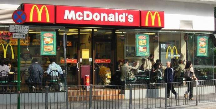Chez McDonald's, un troisième jour n'a pas remarqué de visiteur mort