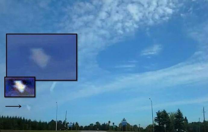 Une flèche et un cercle se sont formés dans le ciel au-dessus du Canada.