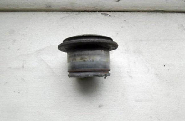 Une pièce d'acier non identifiée a volé à haute vitesse chez un retraité