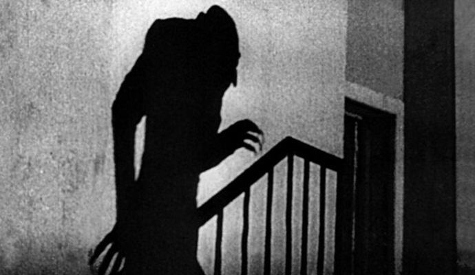 Vidéo et photos de fantômes dans une école aux États-Unis. Une ombre mystérieuse a attaqué des adolescents